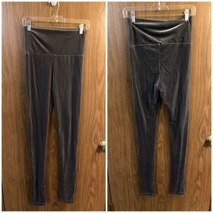 Gray pewter velvet Members Only leggings size L, soft warm & chic